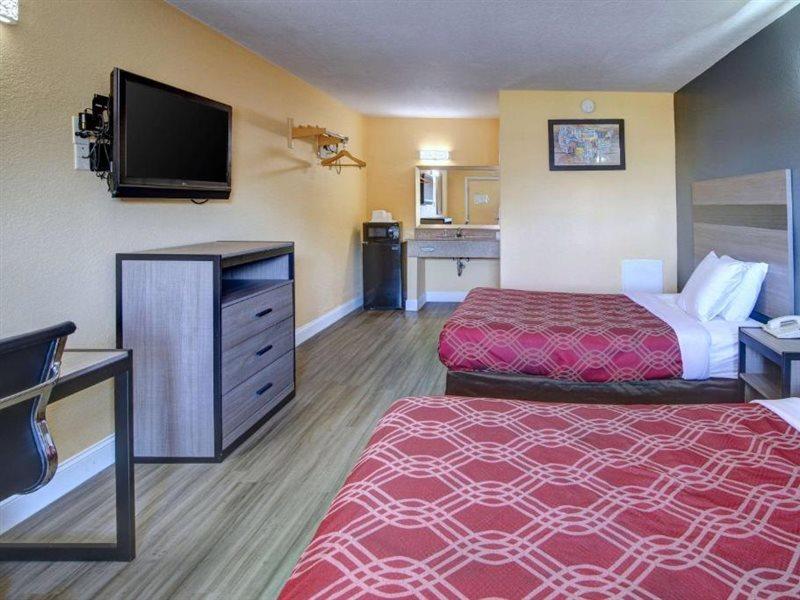 Econo Lodge At Military Circle Norfolk Exterior foto