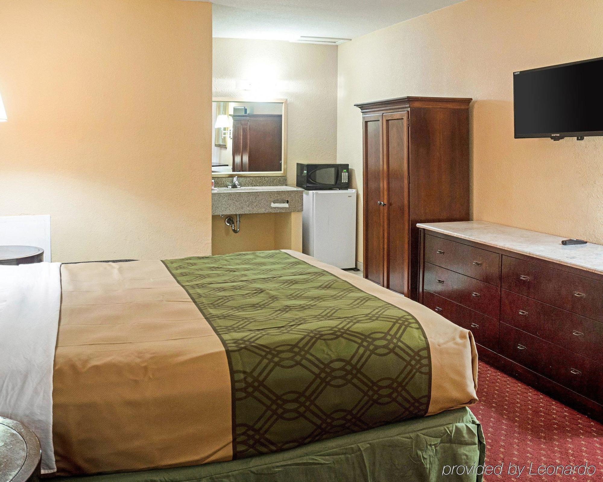 Econo Lodge At Military Circle Norfolk Exterior foto