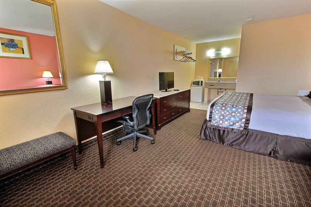 Econo Lodge At Military Circle Norfolk Exterior foto